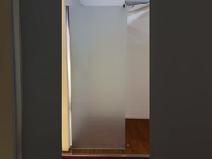 Casque de douche en verre 8 mm transparent sur mesure pour immeuble de bureaux