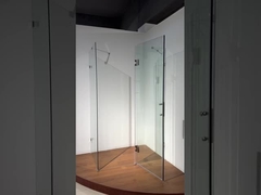 Elegante salle de douche d'angle avec verre trempé de 8 mm et charnière